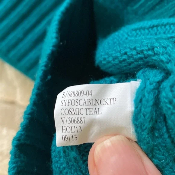 Good condition green Banana Republic cowl neck sweater. Size M - Picture 4 of 4